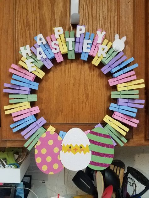 All made dollar tree items Dollar Store Wreath, Easter Wreath Diy Dollar Stores, Patriotic Wreath Diy, Wreaths Mesh, Clothespin Diy Crafts, Clothespins Diy, Wooden Clothespin Crafts, Clothespin Art, Clothespin Wreath