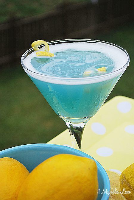 Summer Martini Recipes, Summer Martinis, Blue Drink, Raspberry Mojito, Blue Martini, Martinis Drinks, Citrus Vodka, Blue Drinks, Martini Recipe