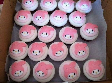 My Melody Cupcakes, Sweet Melody, Fondant Recipe, Kitty Items, Hello Kitty Cake, Hello Kitty Party, Cute Cafe, Pink Foods, Fondant Cupcakes