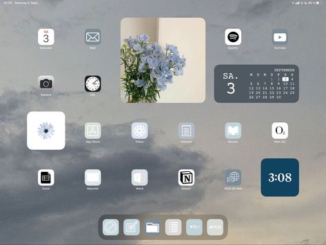 Ipad Ios 16 Lockscreen, Aethstetic Ipad Layout, Ipad 10 Homescreen Ideas, Ipad Homescreen Ideas Blue Beige, Ipad Wallpaper Aesthetic Ios 16, Minimalistic Ipad Homescreen, Wallpaper Ipad Asthetic, Custom Ipad Homescreen Ideas, Ipad Screen Inspiration