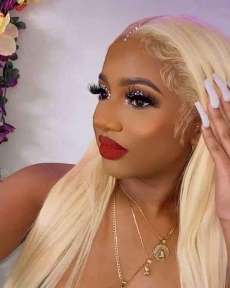 Natural Glam Makeup Black Women Red Lip, Gold And White Makeup Looks Black Women, Birthday Makeup For Black Women Red Lip, Blonde Hair Red Lipstick, Red Lipstick Makeup Blonde, Gold Eye Red Lip Makeup Black Women, Blonde Hair Red Lips, Jt City Girl Makeup, Red Lips Makeup Look