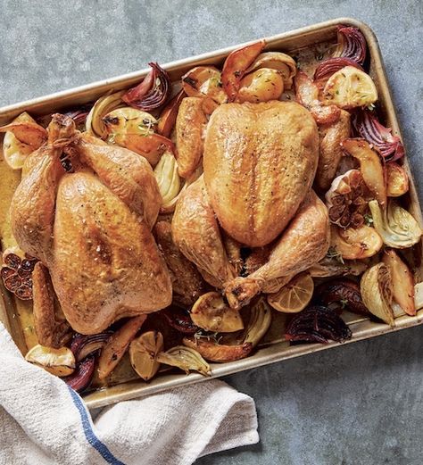 Recipe: Downshiftology’s Two Whole Roasted Chickens with Fennel, Pear, and Onion \- Recipelink.com فاصوليا خضراء, Roasted Vegetables With Chicken, Roasted Chicken And Potatoes, Easy Roast Chicken, Whole Roasted Chicken, Easter Dinner Recipes, Roast Chicken Recipes, Pan Meals, Chicken Dinners