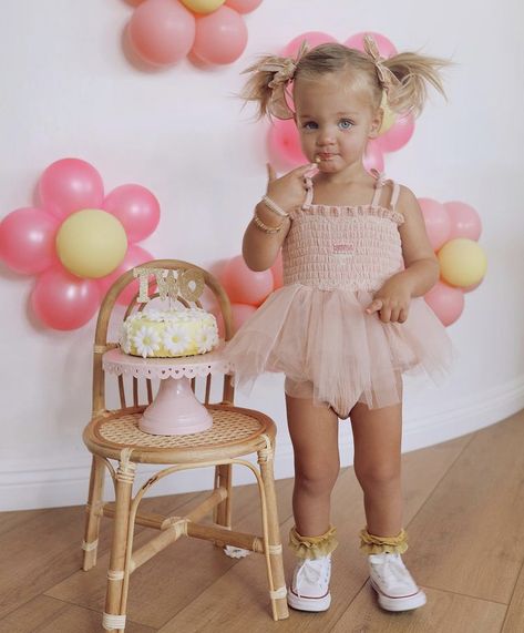 Toddler Birthday Outfit, Hippie Birthday Party, 2nd Birthday Photos, Baby Birthday Photoshoot, 2nd Birthday Party For Girl, Hippie Birthday, Girls Birthday Party Themes, 2nd Birthday Party Themes, Girl 2nd Birthday