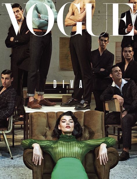 Layout Editorial, Crystal Renn, Vintage Vogue Covers, Vogue Photography, Vogue Portugal, Vogue Magazine Covers, Magazine Vogue, Mode Chanel, Fashion Magazine Cover