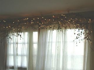 Decorated garland~can be done seasonaly Country Window Treatments, Rustic Window Treatments, Window Treatments Ideas, Farmhouse Window Treatments, Bathroom Window Treatments, Door Window Treatments, Window Treatments Living Room, Rustic Window, French Country Kitchens