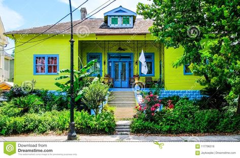 Lime Green House, Florida Keys House, Blue House Exterior, Beautiful Houses Exterior, Green Exterior House Colors, Exterior Paint Color Combinations, Nola House, Lime Green Walls, Green House Exterior