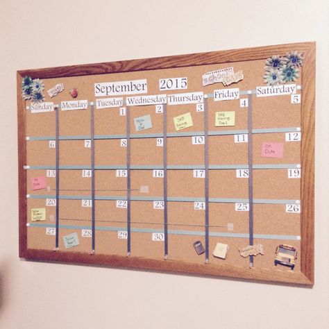 Cork Board Calendar Diy, Calendar Cork Board Ideas, Diy Bulletin Board Calendar, Cork Board Calendar, Corkboard Calendar, Bulletin Board Ideas For Bedroom, Bulletin Board Calendar, Corkboard Decor, Cork Board Ideas For Bedroom