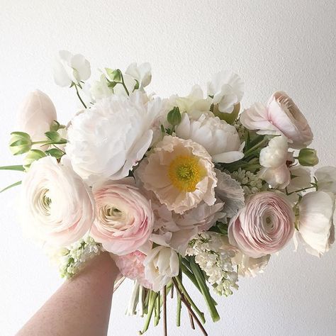 This bouquet was loaded with all the beautiful bounty this season has to offer at the moment. Sweet peas, peonies, lilac, poppies,… White And Green Bouquet, Green Bouquet, Sweet Peas, Ivory Wedding, Sweet Pea, Sneak Peek, Bridal Bouquet, Peas, Peonies