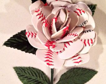 I wanna learn how to make one of these Softball Wedding, Baseball Flowers, Baseball Girlfriend, Baseball Wedding, Baseball Crafts, Softball Outfits, Baseball Room, Softball Gifts, Butterfly Template