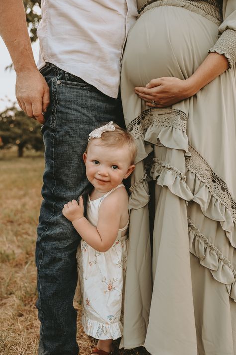 Maternity Family Photo Poses, Family Of 3 Expecting Photos, Fall Maternity Photos With Family, Family Of 3 And Pregnant Photo Ideas, Family Pictures Maternity, Maternity Photo Poses With Toddler, Maternity Picture With Toddler, Outdoor Maternity Photos Fall Family, Maternity Photography With A Toddler