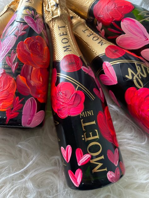 Painted Champagne Bottles, Bridal Balloons, Custom Champagne Bottle, Murals Home, Makeup Boxes, Engagement Balloons, Bottle Decorations, Hand Painted Wine Bottles, Box Bridesmaid