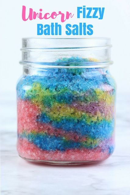 This bath salts diy is like a bath salt in a jar. These bath salts homemade fizz when they hit the water! Bath salts homemade with layered colors for a unicorn theme. Making bath salts is easy with this fizzy bath salts recipe. Fizzy bath salts diy with essential oils. #fizzy #bathsalts #bathsalt #diy #unicorn Shower Salts Diy, Bathsalt Diy, Fizzy Bath Salts, Bath Salts Diy Recipes, Bubbling Bath Salts, Unicorn Diy, Bath Salts Recipe, Bath Salts Diy, Diy Unicorn