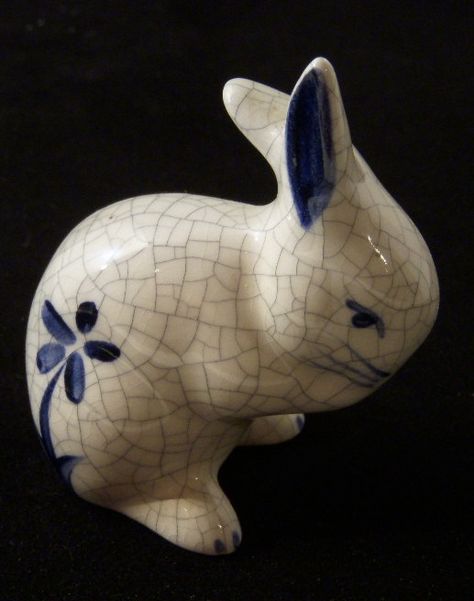 Dedham Pottery, Blue White Art, Porcelain Rabbit, Ib Art, Vintage Knick Knacks, Blue And White Art, Bunny Tattoos, Art Resources, Chinese Pottery