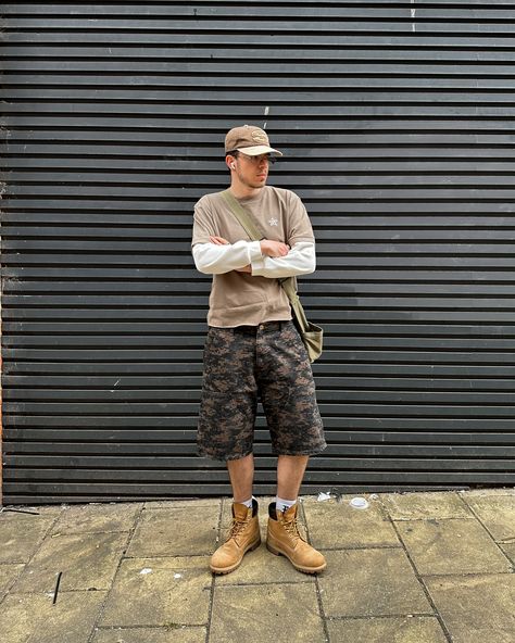 Styling the carpenter shorts in digital camo. Available in a work jacket and pants as well. Early Summer Outfits, Carpenter Shorts, Digital Camo, Work Jacket, Outfits Spring, Work Jackets, Spring Style, Creative Inspiration, Spring Outfits