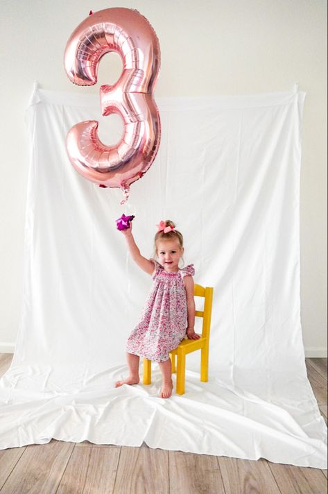 Simple At Home Birthday Photoshoot, 3rd Birthday Girl Photoshooting Ideas, Third Birthday Photoshoot, 3rd Birthday Photography, 3rd Birthday Photoshoot, Birthday Ballon, Simple Birthday Party, Home Studio Photography, Mermaid Theme Birthday