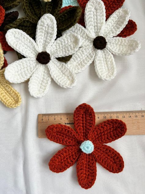 Crochet Big Flower, Crochet Flower Applique, Big Crochet, Crafts Crochet, Flower Embellishments, Flower Patch, Big Flowers, Flower Applique, Crochet Flower