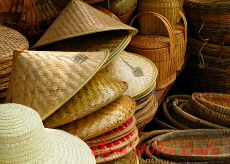 China Hidden Crafts: Bamboo Weaving Art Anyaman Bambu, Chinese Arts And Crafts, Bamboo Hats, Fashion Design Classes, Bamboo Mat, Chinese Bamboo, Chinese Crafts, Upcycling Projects, Bamboo Architecture