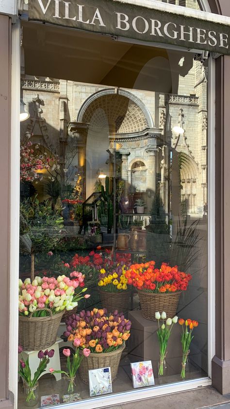 Pov : You are living in France and every corner u walk pass are flower shop Bouquet Shop Design, Flowers Store Aesthetic, Flower Shop Wallpaper, French Flower Shop, Living In France, Flower Store, Nothing But Flowers, Flower Therapy, Photo Wall Collage