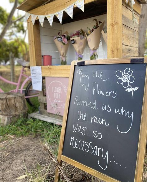 Flower Shop Signs Ideas, Farm Stand Signs, Road Side Flower Stand, Flower Farm Sign, Market Fresh Flowers Sign, Summer Hobbies, Flower Market Sign, Greenhouse Inspiration, Market Setup