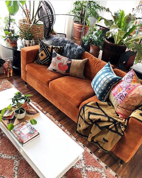 Couch With Lots Of Pillows, Eclectic Couch Pillows, Bohemian Pillows Living Room, Pull Out Couch Living Room, Boho Pillows Couch, Boho Couch Pillows, Cozy Earthy Living Room, Boho Couch, Bohemian Style Home