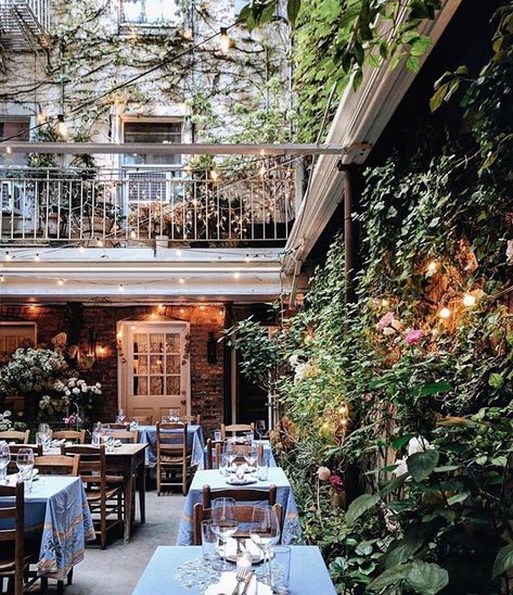 Italian Restaurant Decor, Courtyard Restaurant, French Cafe, French Restaurants, Nyc Restaurants, Outdoor Restaurant, West Village, Restaurant Interior, Italian Restaurant