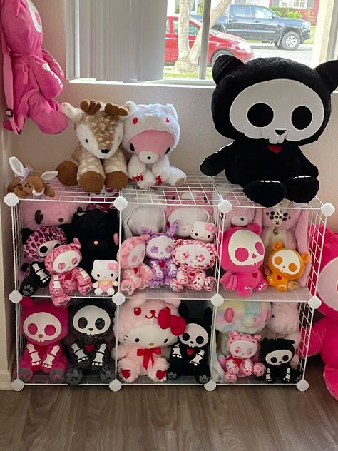 Skelanimals Plushies, Gloomy Bear Collection, Kawaii Goth Aesthetic, Scene Emo Aesthetic, Gloomy Bear, Gamer Room Decor, Goth Scene, Plush Collection, Kawaii Goth