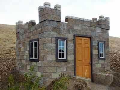 49 Homes Built for the Soul - Imgur Tiny Community, Castle Construction, Diy Castle, Castle Fort, Tiny Castle, Backyard Cabin, Block House, Stone Building, Small Castles