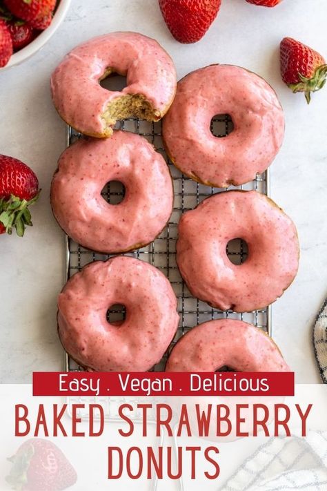 These Strawberry donuts are baked and fully vegan. Plus they're so easy to make and a great snack for your sweet tooth! Strawberry Donuts Recipe, Vegan Donut Recipe, Strawberry Doughnut, Strawberry Icing, Healthy Donuts, Baked Donut Recipes, Strawberry Donuts, Vegan Donuts, Healthy Strawberry