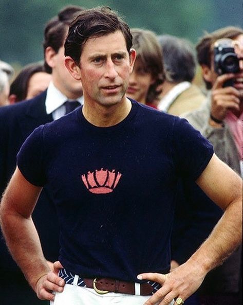 Rowing Blazers® on Instagram: “Rowing Blazers’ Naval Crown polo tee: a replica of one H.R.H. wore in 1982. 🏇 . Available in store and online at rowingblazers.com.” Camila Parker, Baby Blue Shirt, Prinz Charles, Rowing Blazers, Prince Charles And Camilla, Young Prince, Isabel Ii, Lady Diana Spencer, Polo Tees