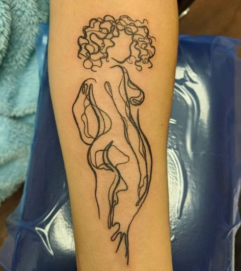 Woman Tattoo Artist, Page Tattoo, Black People Tattoos, Aesthetic Tattoo Ideas, Explore Aesthetic, Woman Tattoo, Black Girls With Tattoos, 4 Tattoo, Tasteful Tattoos