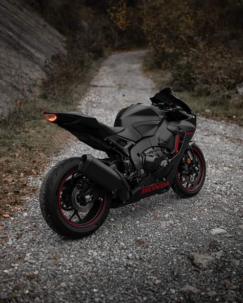 Honda Superbike, Honda Sport Bikes, Cbr 650r, Honda Cbr650r, Black Honda, Motocross Love, Image Moto, Cbr 600rr, Crotch Rocket