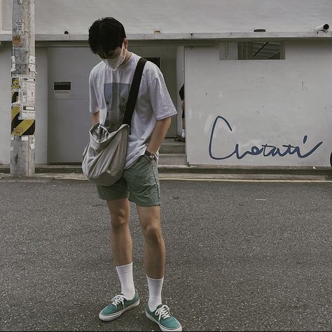 Simple Korean Outfits, New York Outfits Summer, Male Outfits Aesthetic, Basic Outfit Ideas, Korean Outfits Men, Aesthetic Male Outfits, Boyish Outfits, Men Fashion Classy, Nba Outfit