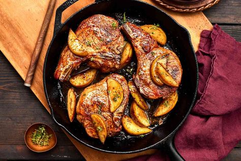 This fall entree is ready in about an hour, but impressive enough for company. Skillet pork chops with sautéed pears will be a new autumn favorite. Sauteed Pears Recipe, Sautéed Pears, Pan Pork Chops, Skillet Pork Chops, Breakfast Party Foods, Easy Dinner Casseroles, Recipes Pork, Juicy Pork Chops, Breakfast Party