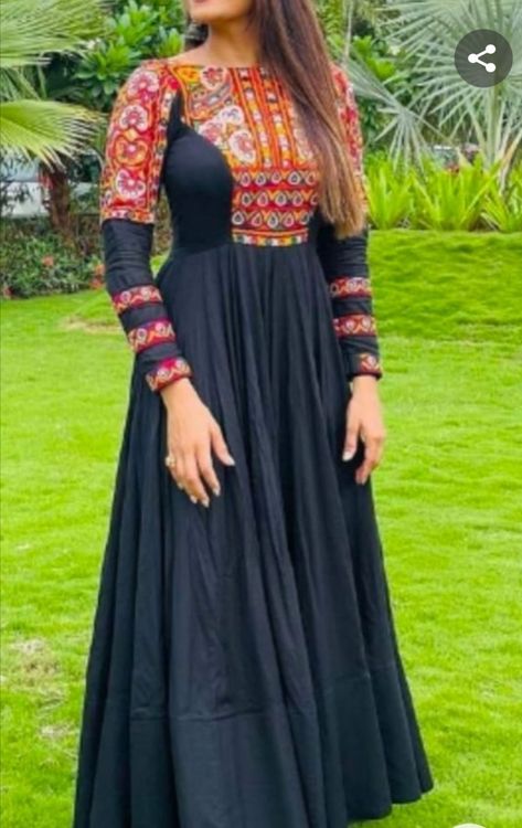 Navratri Dress Kurti Black, Kutchi Embroidery Ghaghra, Black Kurti Design For Navratri, Black Gown For Navratri, Navratri Long Kurti, Traditional Kurti Designs For Navratri, Navratri Outfits Traditional Kurti, Traditional Kurti For Navratri, Navratri Anarkali Dress