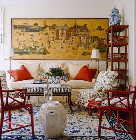 The Decorated Home: Living with Style and Joy Chinese Style Living Room, Chinese Living Room, Asian Interior, Chinoiserie Decorating, Asian Homes, Design Salon, Asian Home Decor, Coastal Living Rooms, Asian Design