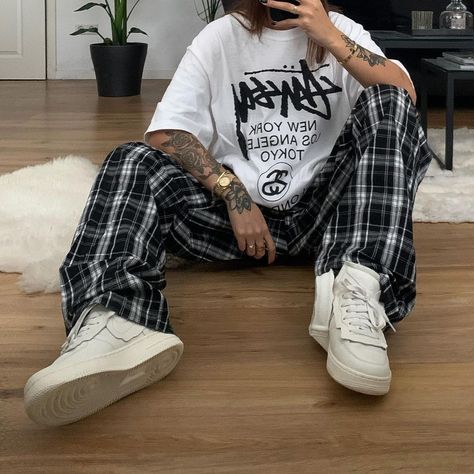 Kim Duong |Germany-Stuttgart 🪐’s Instagram post Lesbian Outfits, Light In The Darkness, Diy Vetement, Baggy Clothes, Tomboy Outfits, In The Darkness, Tomboy Style Outfits, Streetwear Fashion Women, X Reader