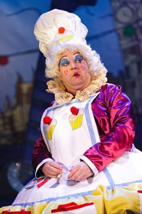 Pantomime Dame, Little Britain, Diy Costumes Women, To Be Read, Jack And The Beanstalk, Theatrical Makeup, Pantomime, Stage Makeup, Retro Hairstyles