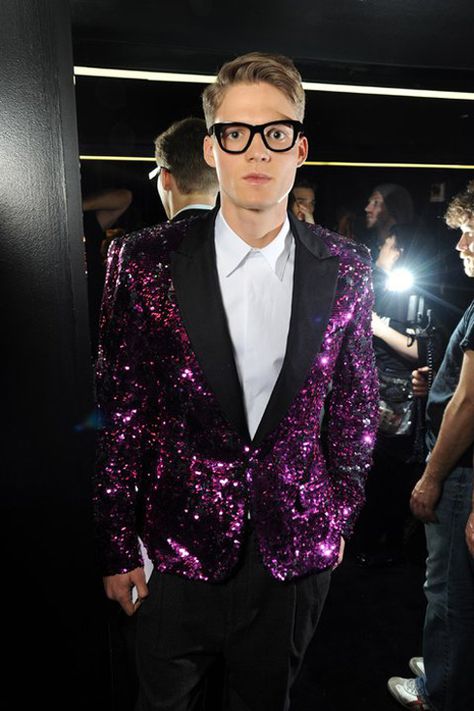 Dolce & Gabbana F/W 2011 Glitterbox Party, Glitz And Glam Party Outfit Men, Glitz And Glamour Party, Retro Party Outfit, Glam Party Outfit, Lover Fest, Modern Disco, Men Wardrobe, Glitter Suit