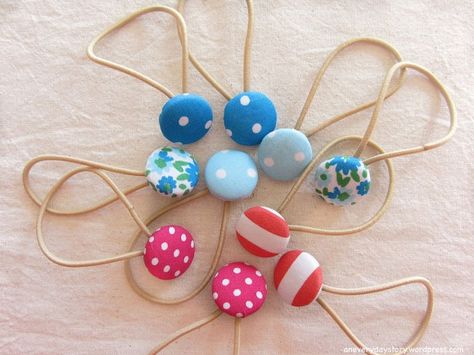 hello, Wonderful - 6 EASY WAYS TO MAKE A GIRL'S HAIR TIE Homemade Stocking Fillers, Diy Button Crafts, Hair Ties Tutorial, Diy Buttons, Button Crafts, Fabric Covered Button, Cute Diys, Diy Hair Accessories, Inspired Jewelry