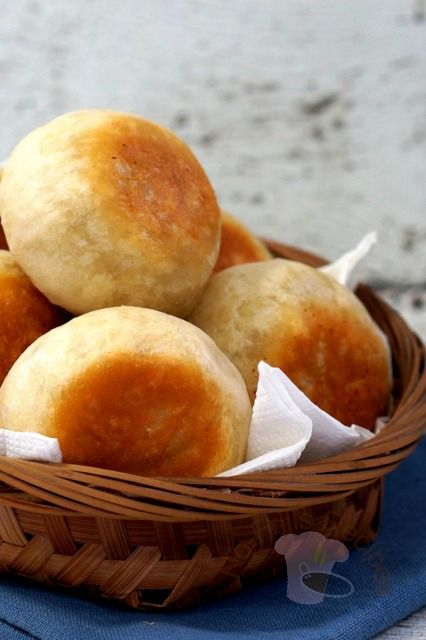 Bread Flour Recipe, Wine Ingredients, Hot Temperature, Chinese Snacks, Baking Buns, Pan Fry, Pork Buns, Bread Bun, Fried Pork