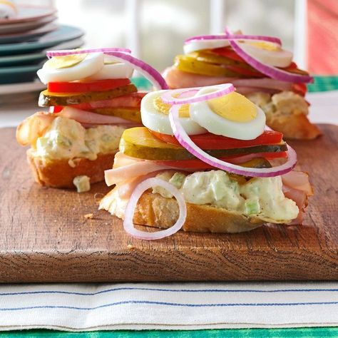 Ham & Potato Salad Sandwiches | Reader's Digest Canada Ham Potato Salad, Potato Salad Sandwich, Winter Party Foods, Ham Salad Sandwich, Cold Sandwich Recipes, Yummy Sandwiches, Salad Sandwich Recipe, Light Lunches, Lunchbox Recipes