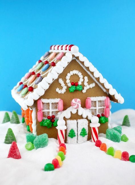 Target Gingerbread House, Cool Gingerbread House Ideas, Marbled Banana Bread, Beach Ball Cake, Cotton Candy Cupcakes, Cookie Cottage, Gingerbread House Ideas, Cool Gingerbread Houses, Candy Cupcake