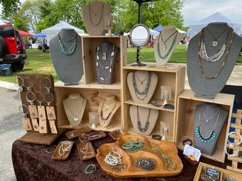 Craft Fair Displays Jewelry, Craft Booth Displays Jewelry, Jewelry Set Up Display, Market Display Jewelry, Farmers Market Jewelry Display, Vendor Booth Display Ideas Jewelry, Market Jewelry Display, Jewelry Vendor Booth, Jewelry Vendor Display