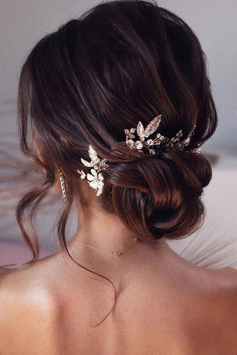 Wedding Hairstyles Medium Length, Hairstyles Indian, Updo Wedding, Wedding Hairstyles Bride, Elegant Wedding Hair, Bridal Hair Updo, Best Wedding Hairstyles, Up Dos For Medium Hair, Hairstyles Updo