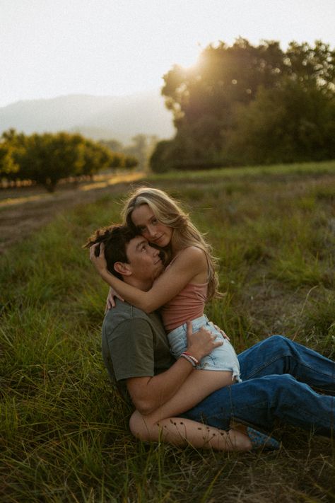 Hay Field, Country Couple Pictures, Engagement Shoots Poses, Field Engagement Photos, Field Photos, Couples Engagement Photos, Couples Vibe, Tulsa Oklahoma, Couple Picture Poses