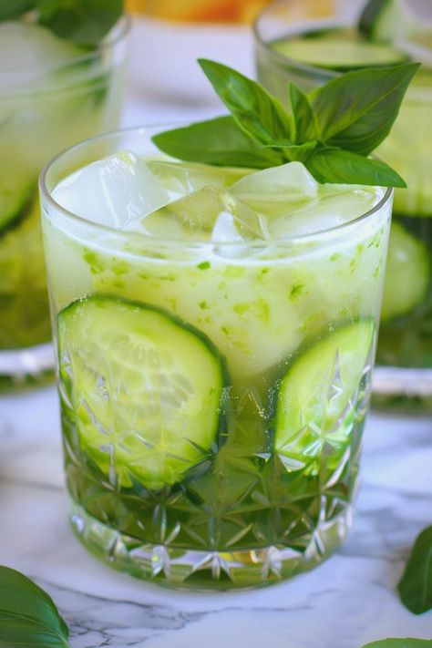 Basil Drink Recipes, Basil Drinks Cocktails, Basil Drinks, Basil Cocktail, Cucumber Basil, Cucumber Cocktail, Beach Food, Refreshing Cocktail, Beach Meals