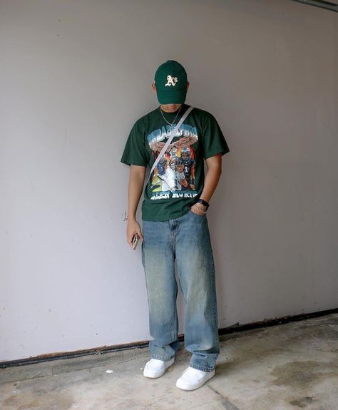 90s Skater Aesthetic, Outfit Verde, Outfit Inspo Streetwear, Outfit Pantalon, Male Outfits, Outfit Hombre, Streetwear For Men, Mens Photoshoot Poses, Outfits Streetwear