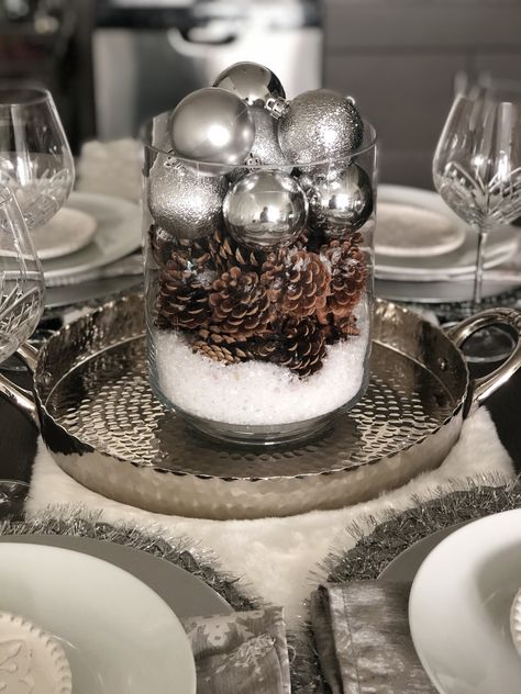 Fake Snow Centerpiece, Snowy Centerpiece Ideas, Winter Vase Filler Ideas, Fake Snow Decorations, Silver Christmas Decor, Vase Filler Ideas, Christmas Centerpiece Ideas, Winter Wonderland Decor, Snow Decorations