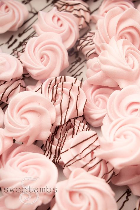 Light and Crispy Raspberry Meringue Cookie Recipe - SweetAmbs Chinese Wedding Favors, Recipe Using Honey, Meringue Cookie, Raspberry Meringue, Meringue Cookie Recipe, Meringue Recipe, Sweet Treats Desserts, Xmas Dinner, Pink Food Coloring