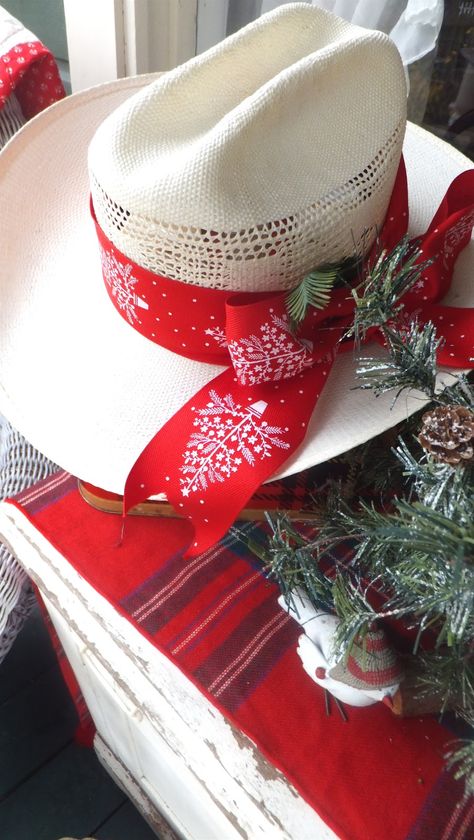 Cowboy Christmas Hat, Christmas In Texas, Holiday Hoedown, Western Christmas Decorations, Western Christmas Tree, Christmas Potluck, Ward Christmas Party, Tree Cottage, Texas Christmas